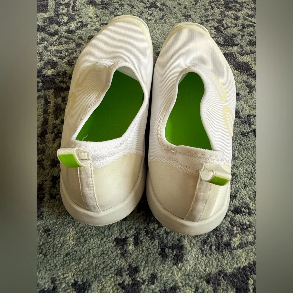 Women’s Size 8.5 OOFOS OOmg Sport Low Recovery White Shoe Slip On Support Shoes - Picture 3 of 9